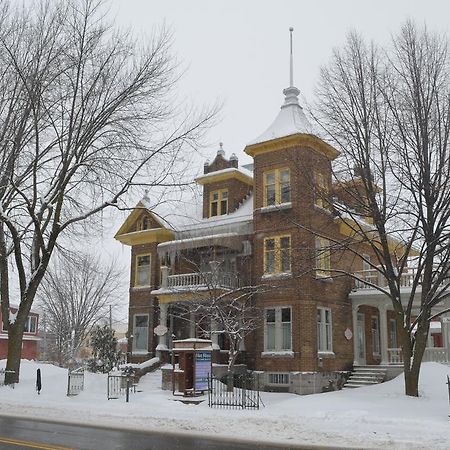Le 100 St-Laurent Louiseville Экстерьер фото